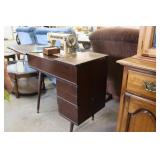 Vintage  Signature Supreme Sewing Machine & Cabine