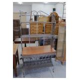 Metal Wicker Wine Stand/Bakers Rack