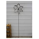 6ft Metal Spinner Lawn Decoration