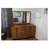 Huntley Furniture Dresser & Mirror