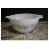 Pyrex 1 1/2 Pint Sandalwood Ivy Cinderella Bowl