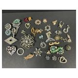 Lot of Vintage & Fashion Brooches & Pins