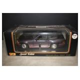 NIB Maisto 1989 Mercedes Benz 500SL 1:18 Die Cast
