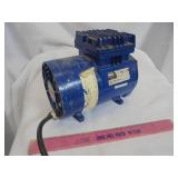 Small air compressor (working condition)
