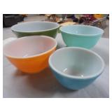 Set of 4 Pyrex Bowls