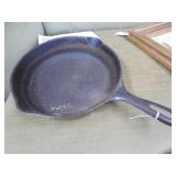 9.5" Iron Skillet