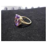 10K gold ring with stone, size 6.25