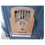 Vintage Philco Radio Model 610