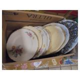 Lot of 9 decorative plates