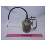 Metal oil can