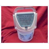 Plastic minnow bucket