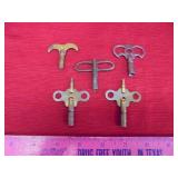 Lot of 5 vintage clock keys