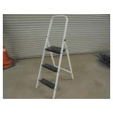 Folding step ladder