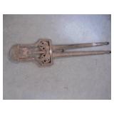 Seymour cattle de-horner