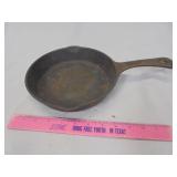 Benjamin & Medwin 8 inch Cast Iron Skillet