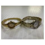 2 Quartz watches working