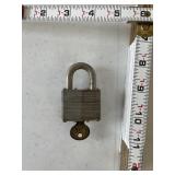 Master Lock w/key