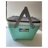 New Igloo 25Qt. Picnic Cooler