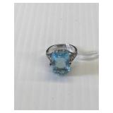 Sterling Silver Ring w/Blue Topaz Size6