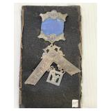 1914 Olive 557 Lodge pin