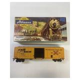 HO SCALE TRAIN CAR