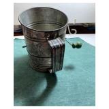 Vintage Sifter w/green turning knob