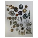 Brooches Lot of 30