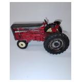 VINTAGE ERTL INTERNATIONAL TRACTOR