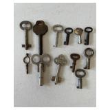 VINTAGE KEYS - 12