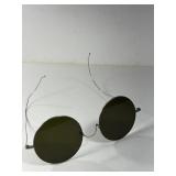 VINTAGE SUNGLASSES - ROUND SILVER METAL WIRE FRAME