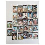 Lot of 25 1971 Topps Baseball Cards