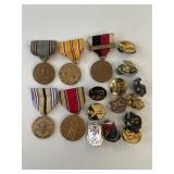 VARIOUS MILITARY ITEMS, LOT OF 17