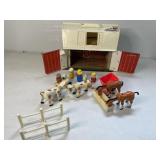 Fisher Price Barn & Animals/ people- played with