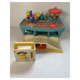 Fisher Price Airport - equip & Radio / Over the