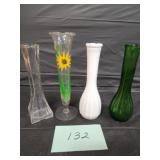 4 vases