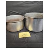 2 soup pots