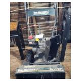 Yard Machine Snow blower - 5 hp 22' Yard Machine Snow blower - 5 hp 22'