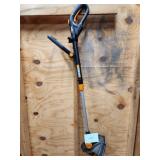 Battery powered WORX comman feed weed wacker Battery powered WORX comman feed weed wacker