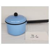 Enamelware lidded pot - 5'