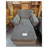 Modern chase lounger