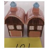 Cottage salt & pepper shakers