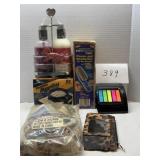 MIXED LOT; MAGNIFIER; GROOMER & MORE MIXED LOT; MAGNIFIER; GROOMER & MORE
