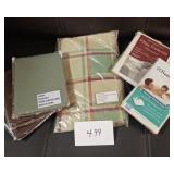 Miscellaneous lot, curtain panels, pillow Miscellaneous lot, curtain panels, pillow