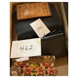 MIXED LOT OF PURSES & WALLETS MIXED LOT OF PURSES & WALLETS