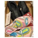 SHOES 7/SMALL; SLIPPERS & MORE SHOES 7/SMALL; SLIPPERS & MORE