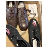 (2) WOMENS SHOES 6.5/7 (2) WOMENS SHOES 6.5/7