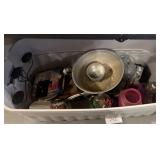 Mixed household lot; crafts; glass decor & more Mixed household lot; crafts; glass decor & more