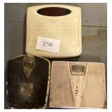 Lot of (3) vintage scales Lot of (3) vintage scales
