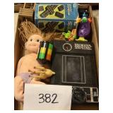Mixed lot vintage toys; dominoes & more Mixed lot vintage toys; dominoes & more