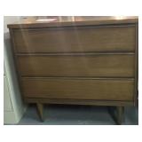 32x18x30 vintage footed 3 drawer dresser